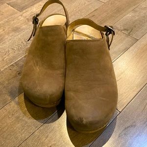 Dansko clogs, size 39 EU. Some scuffs on the toe, otherwise very good condition.